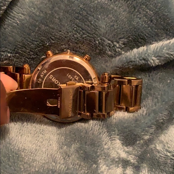 Micheal Kors watch - Picture 2 of 3